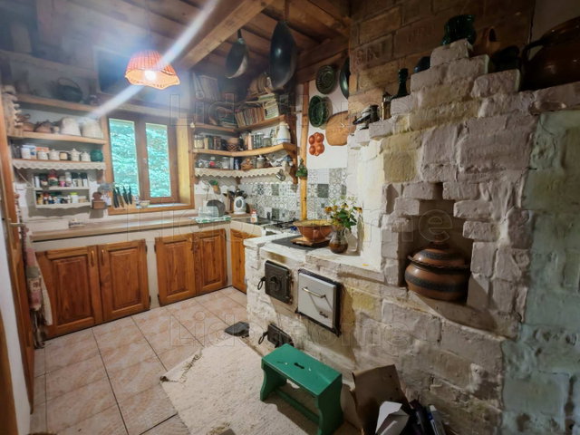 Eladó családi ház, Zalacsányon 264.9 M Ft, 8 szobás