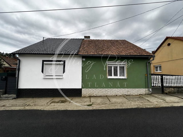 Eladó ikerház, Komlón 29.9 M Ft, 3 szobás / költözzbe.hu