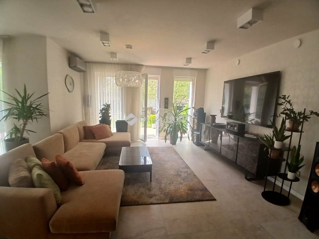 7 bed · 457m² · 349.500.000 ft