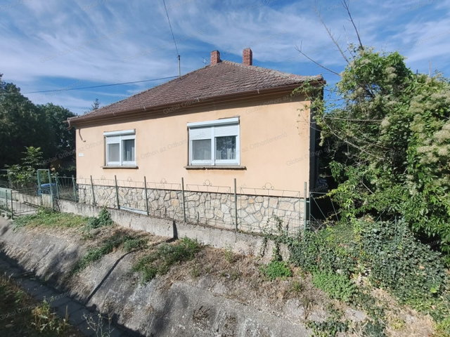 Eladó családi ház, Jánossomorján 39.99 M Ft, 3 szobás