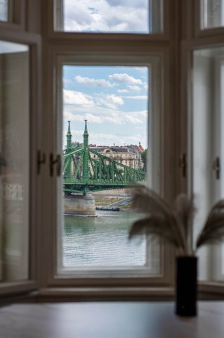 Eladó téglalakás, Budapesten, V. kerületben, Belgrád rakparton
