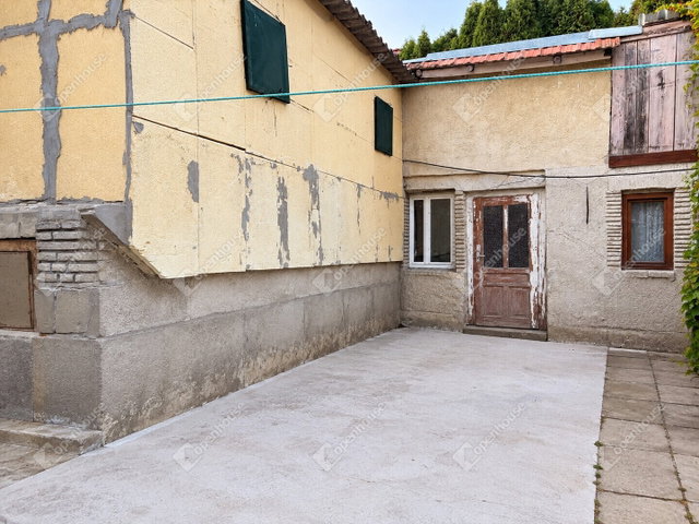 Eladó családi ház, Hévízen 57.5 M Ft, 2 szobás