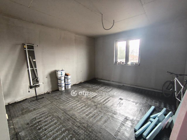 Eladó családi ház, Besnyőn 99 M Ft, 3 szobás