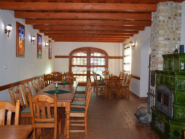 Eladó üzlethelyiség, Tokajban, Hegyalja utcában 290 M Ft