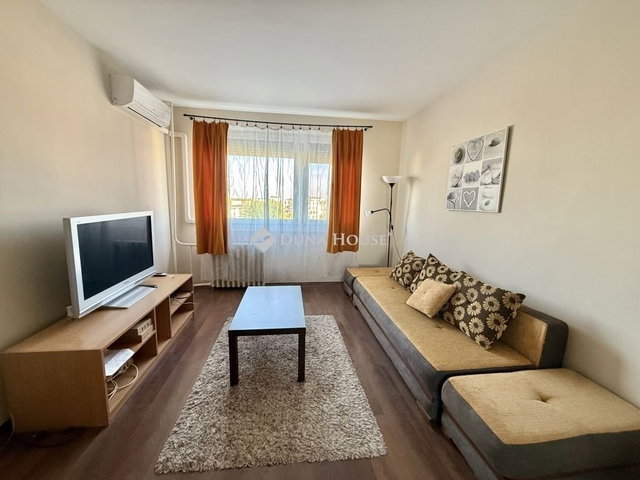 Eladó panellakás, Pécsett 39.9 M Ft, 2 szobás