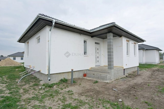 Eladó családi ház, Kecskeméten 86.9 M Ft, 5 szobás
