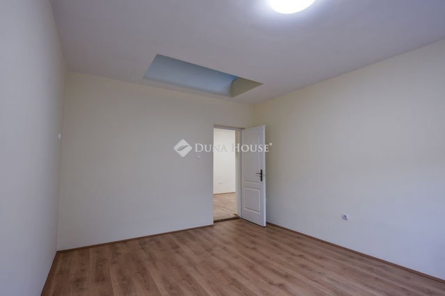 Eladó családi ház, Siklóson 88.9 M Ft, 4 szobás