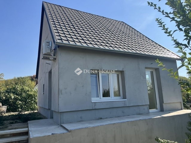 Eladó családi ház, Pécsett 98 M Ft, 4 szobás