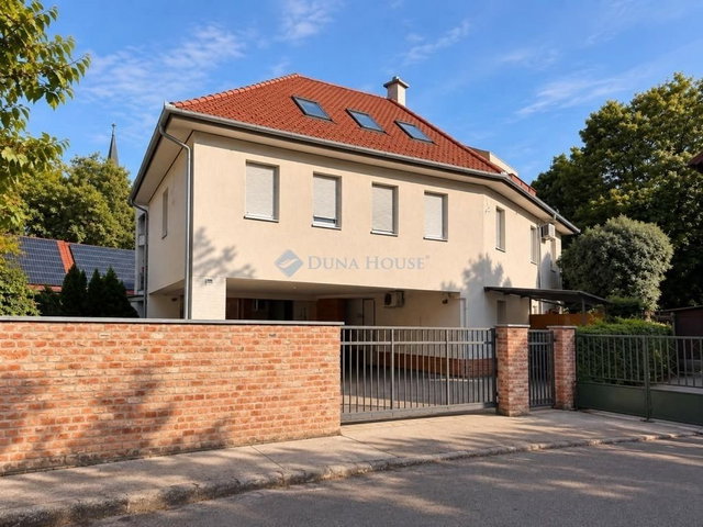 Eladó téglalakás, Pécsett 79.99 M Ft, 3 szobás
