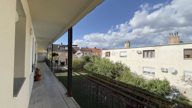 Eladó panellakás, Sopronban 39 M Ft, 1 szobás