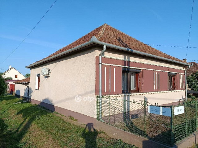 Eladó családi ház, Ebesen 59.99 M Ft, 3 szobás