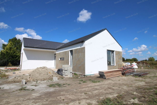 Eladó családi ház, Győrzámolyon 149.99 M Ft, 5 szobás
