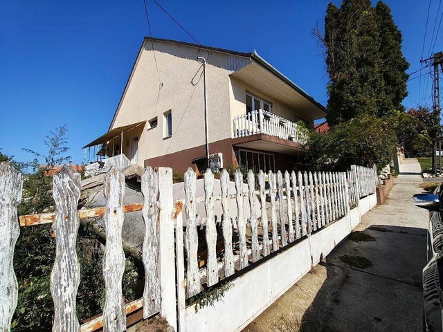 Eladó családi ház, Pakson 69.5 M Ft, 3 szobás