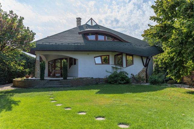 Eladó családi ház, Vecsésen 299 M Ft, 6+1 szobás