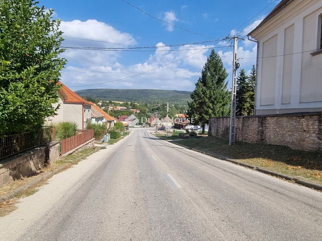 Eladó családi ház, Tardoson, Templom téren 24.9 M Ft, 4 szobás