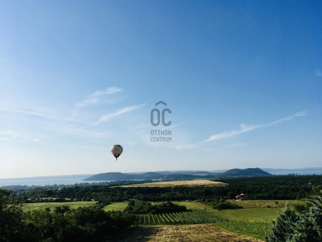 Eladó ikerház, Balatonfüreden 118 M Ft, 3 szobás