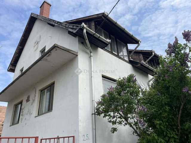 Eladó családi ház, Szegeden 89.95 M Ft, 9 szobás