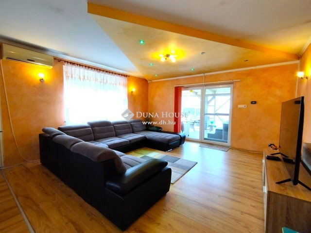 Eladó családi ház, Mohácson 70 M Ft, 4 szobás