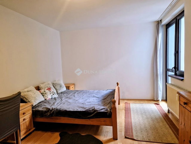 Eladó téglalakás, Hévízen 27.9 M Ft, 1 szobás