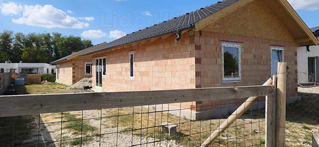 Eladó családi ház, Székesfehérvárott 86.7 M Ft, 4 szobás