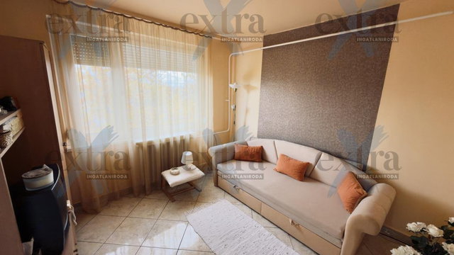 Eladó panellakás, Szegeden 51.99 M Ft, 2 szobás
