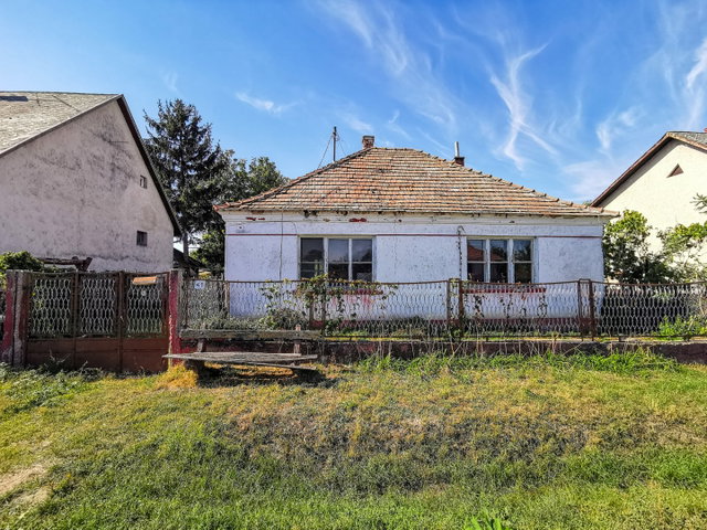 Eladó családi ház, Gönyűn 23.9 M Ft, 3 szobás