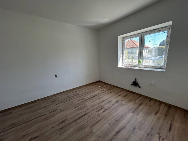 Eladó családi ház, Újszászon 34 M Ft, 2+2 szobás