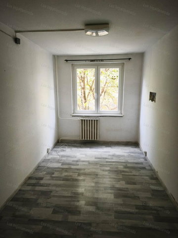 Eladó panellakás, Tatabányán 35.4 M Ft, 2 szobás