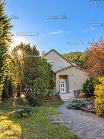 Eladó családi ház, Szentendrén 158 M Ft, 4 szobás