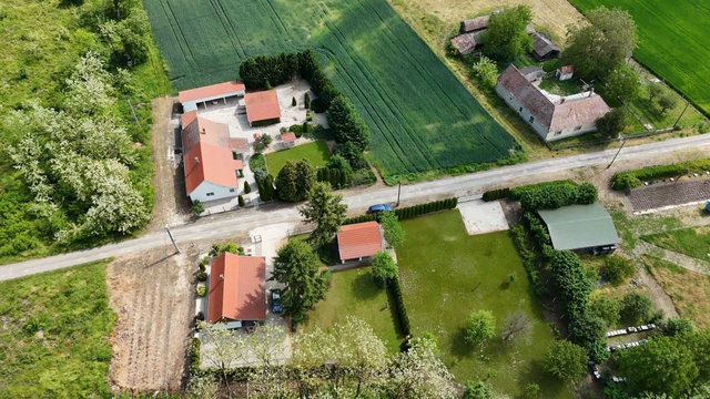 Eladó nyaraló, Mohácson 39.5 M Ft, 2 szobás
