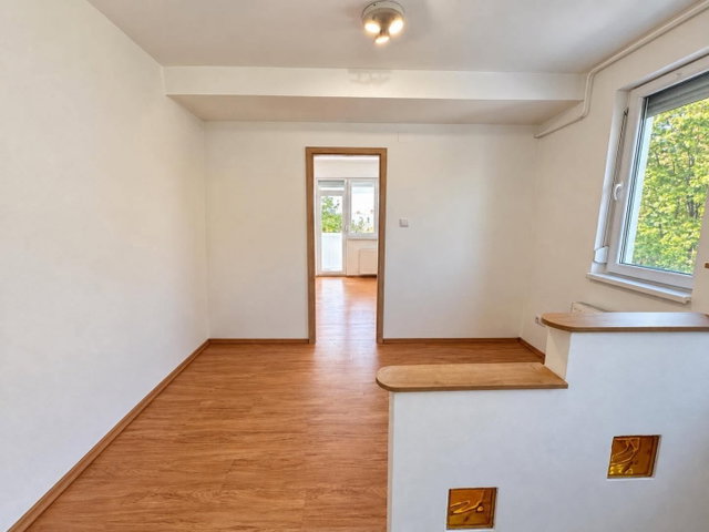 Eladó téglalakás, Komlón, Hóvirág utcában 34.9 M Ft, 2 szobás