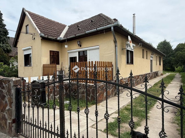 Eladó családi ház, Pilisen 49.9 M Ft, 3 szobás