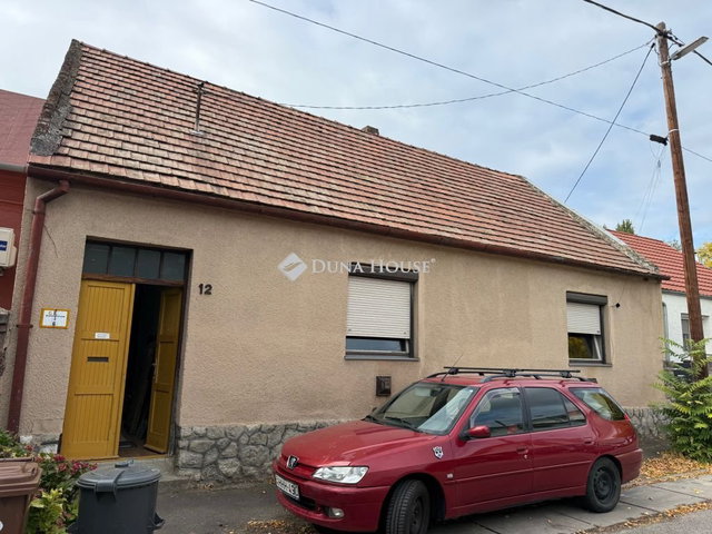 Eladó családi ház, Pécsett, Laskó utcában 50.5 M Ft, 2 szobás