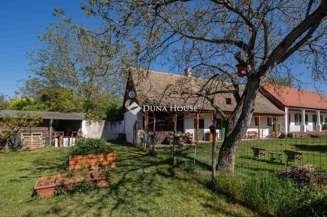 Eladó családi ház, Etyeken 145 M Ft, 5 szobás