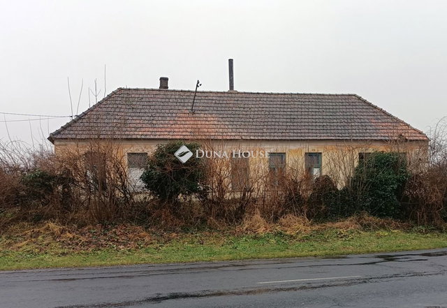 Eladó családi ház, Lovászpatonán 10 M Ft, 2 szobás