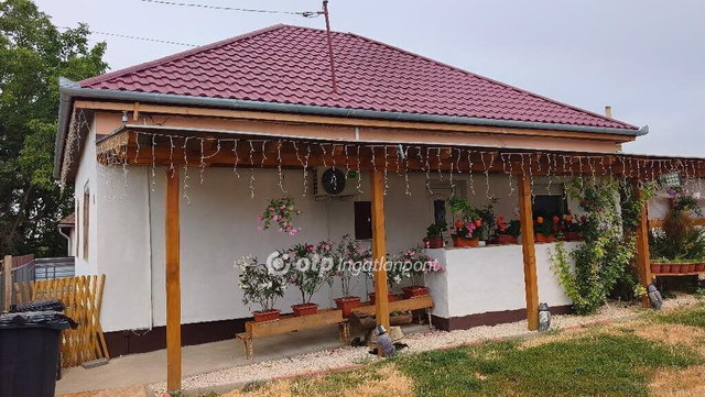 Eladó családi ház, Mezőfalván 58 M Ft, 3 szobás