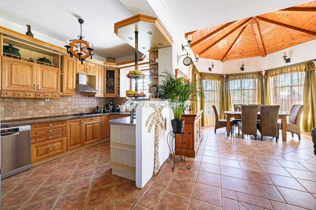 4 bed · 200m² · 172.000.000 ft