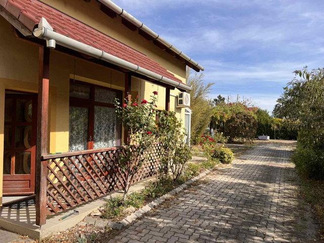 Eladó családi ház, Veszprémben 155 M Ft, 5+2 szobás