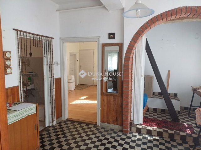Eladó családi ház, Tapolcán 49 M Ft, 3 szobás