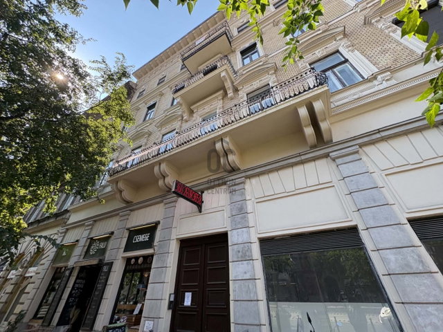 Eladó téglalakás, Budapesten, V. kerületben 117 M Ft, 2 szobás