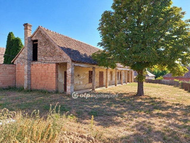 Eladó családi ház, Báron 18 M Ft, 4 szobás