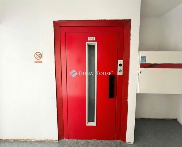 Eladó panellakás, Veszprémben 69.9 M Ft, 2+2 szobás