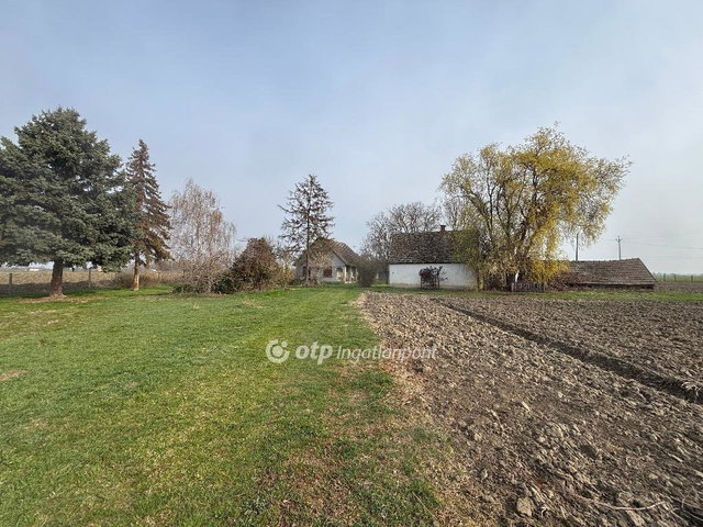 Eladó családi ház, Mohácson 30 M Ft, 2 szobás