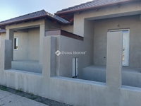 Eladó ikerház, Abonyban 81.5 M Ft, 3 szobás
