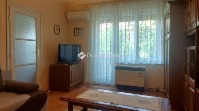 Eladó téglalakás, Pécsett 45 M Ft, 2 szobás