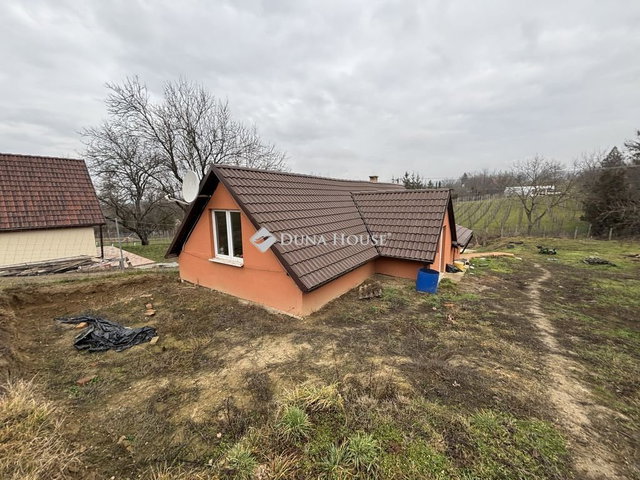 Eladó nyaraló, Bajon 33 M Ft, 2 szobás / költözzbe.hu