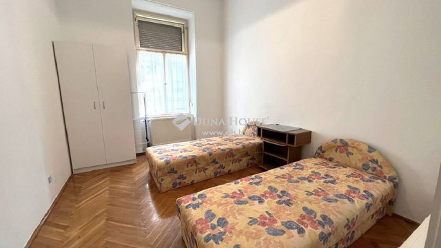 Eladó téglalakás, Szombathelyen 69 M Ft, 4 szobás