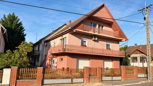 Eladó családi ház, Fonyódon 89 M Ft, 7 szobás