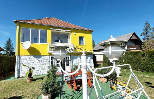Eladó családi ház, Balatonmáriafürdőn 98 M Ft, 5+1 szobás