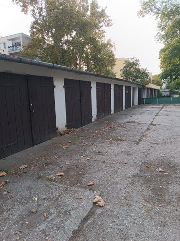 Eladó garázs, Hódmezővásárhelyen, Munkácsy Mihály utcában